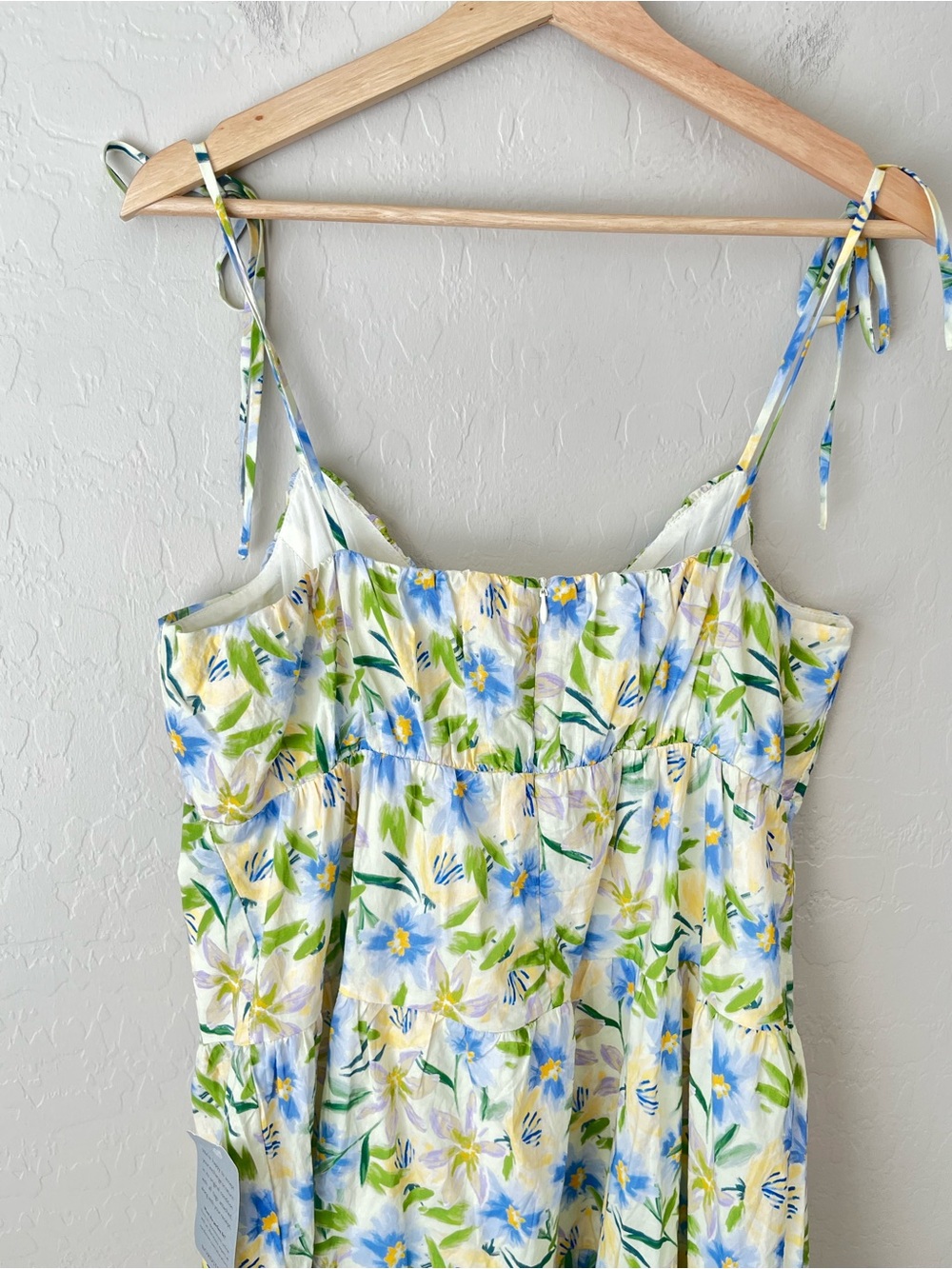 ASTR the label floral Tie Strap Tiered Maxi Dress NEW large - Picture 8 of 14